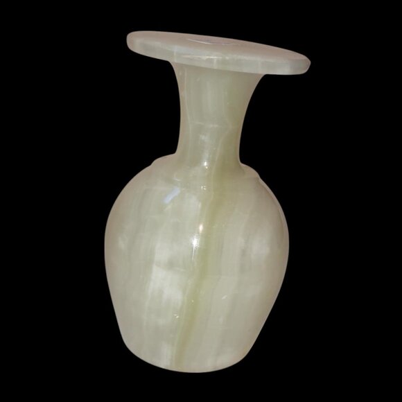 Elegant Green Onyx Carved Stone Goblet – Polished Floral Design, Unique Red Mark - Picture 9 of 10